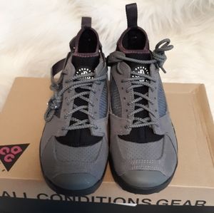 LAST PAIR  ❣ Nike Air Revaderchi Women 5.5